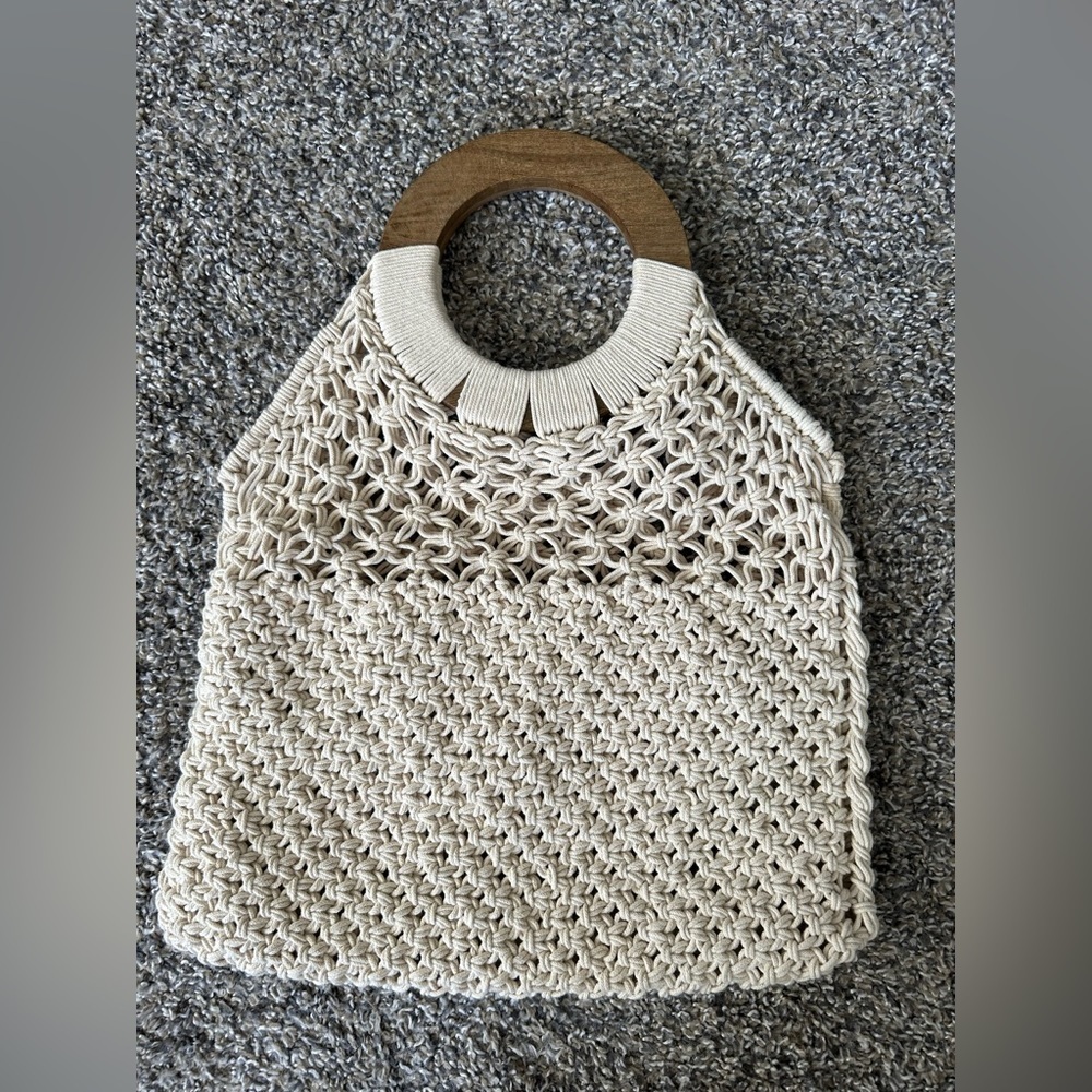 5/$25 Quality designed macrame round wooden handled Boho purse - Picture 3 of 8